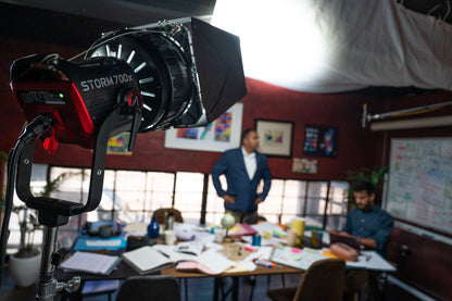 [PREORDER-DELIVERY FEBUARY] CF10 Fresnel and Barn Doors Kit for STORM 700x